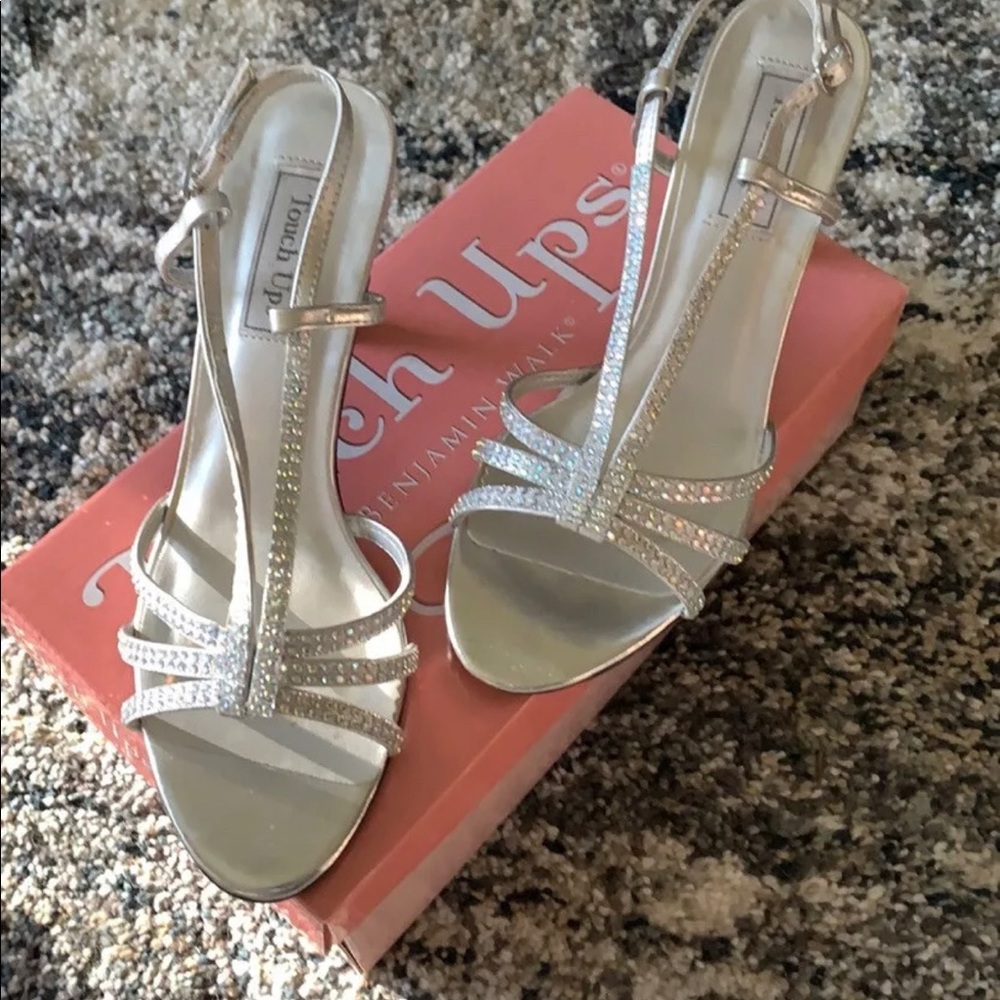 Touch Ups Women's Lyric Sandal Worn Once Size 8.5 Gently used